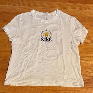 Women’s Nike Slim Fit Tennis Tshirt in Size Large